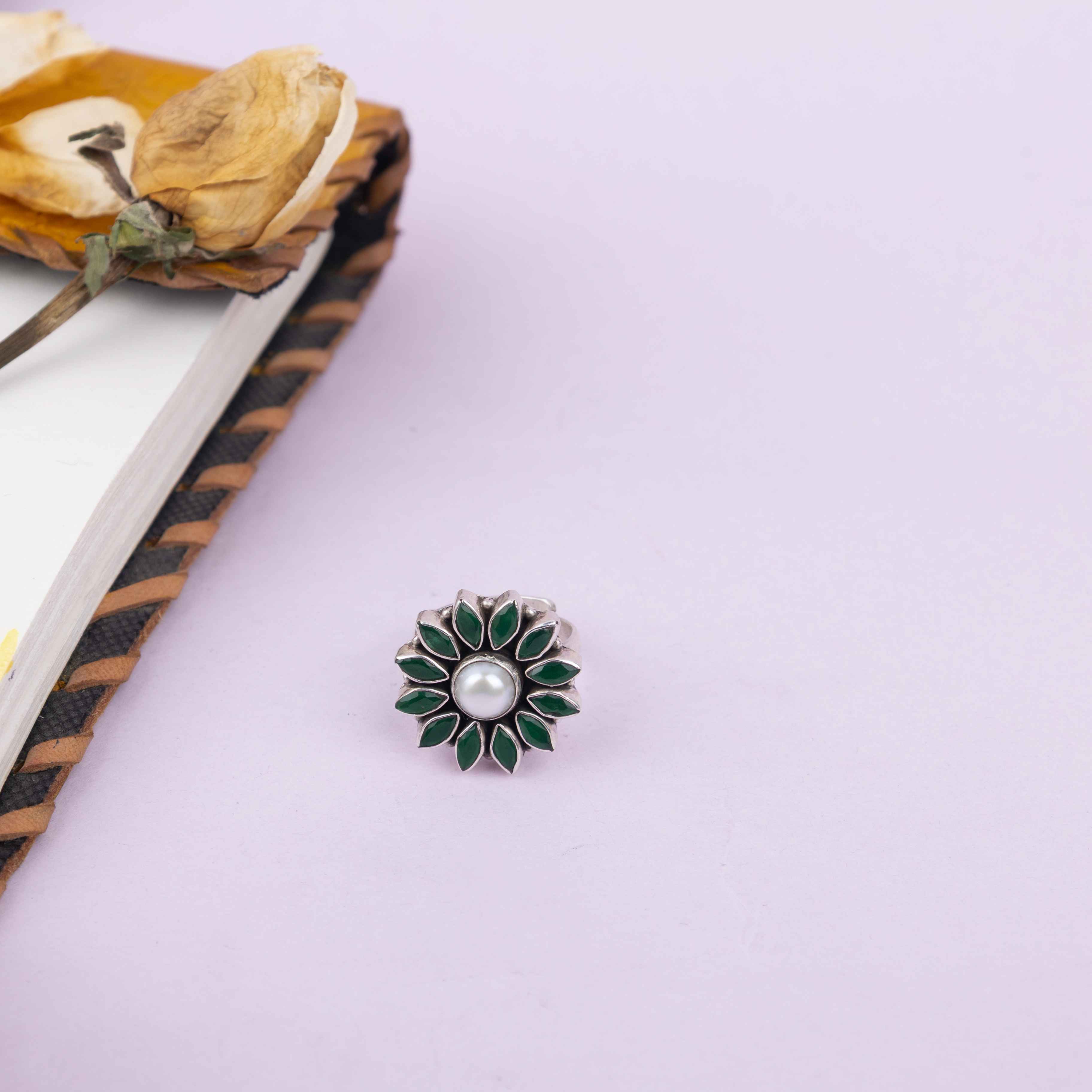 Moh Jadau Scintillating Flower ring