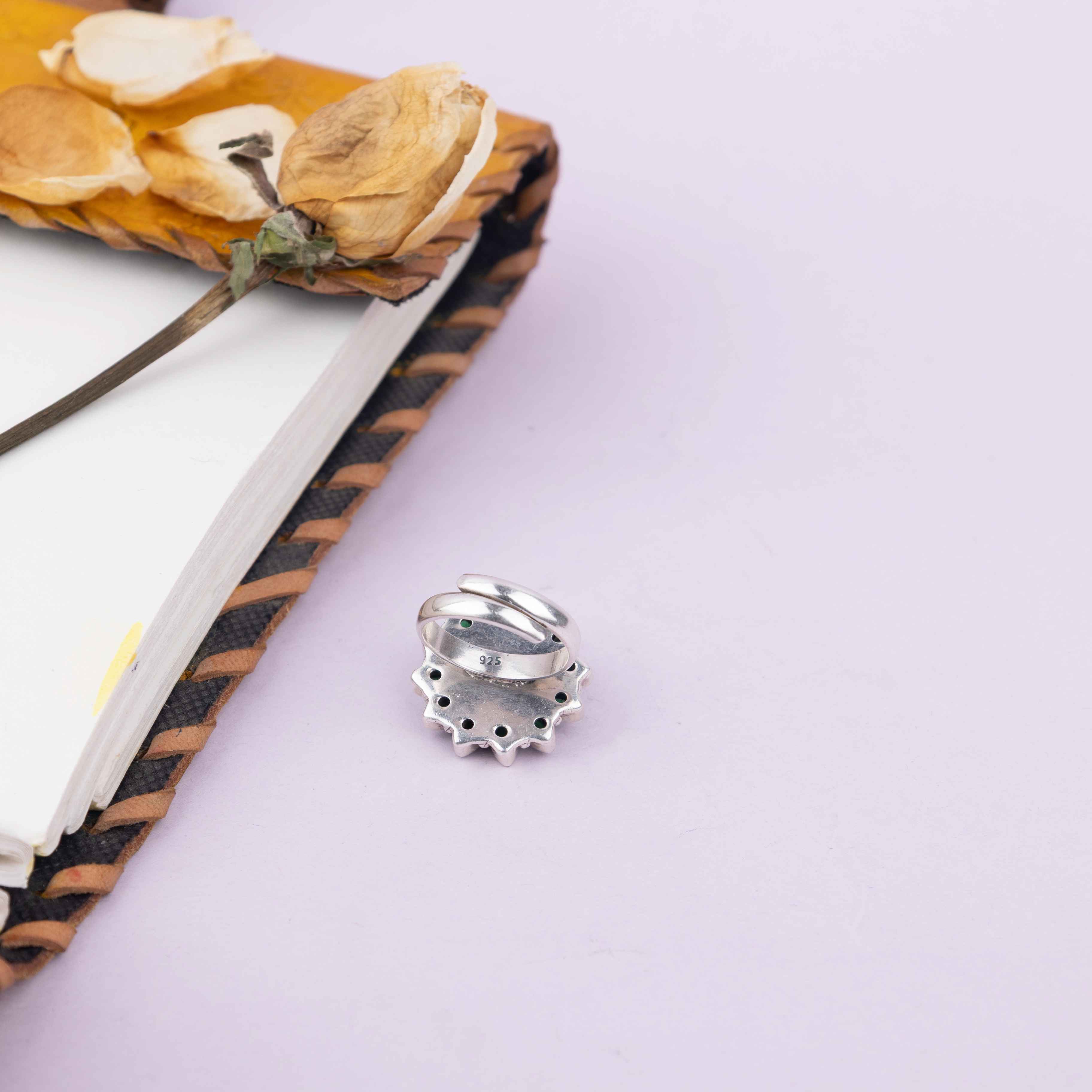 Moh Jadau Scintillating Flower ring