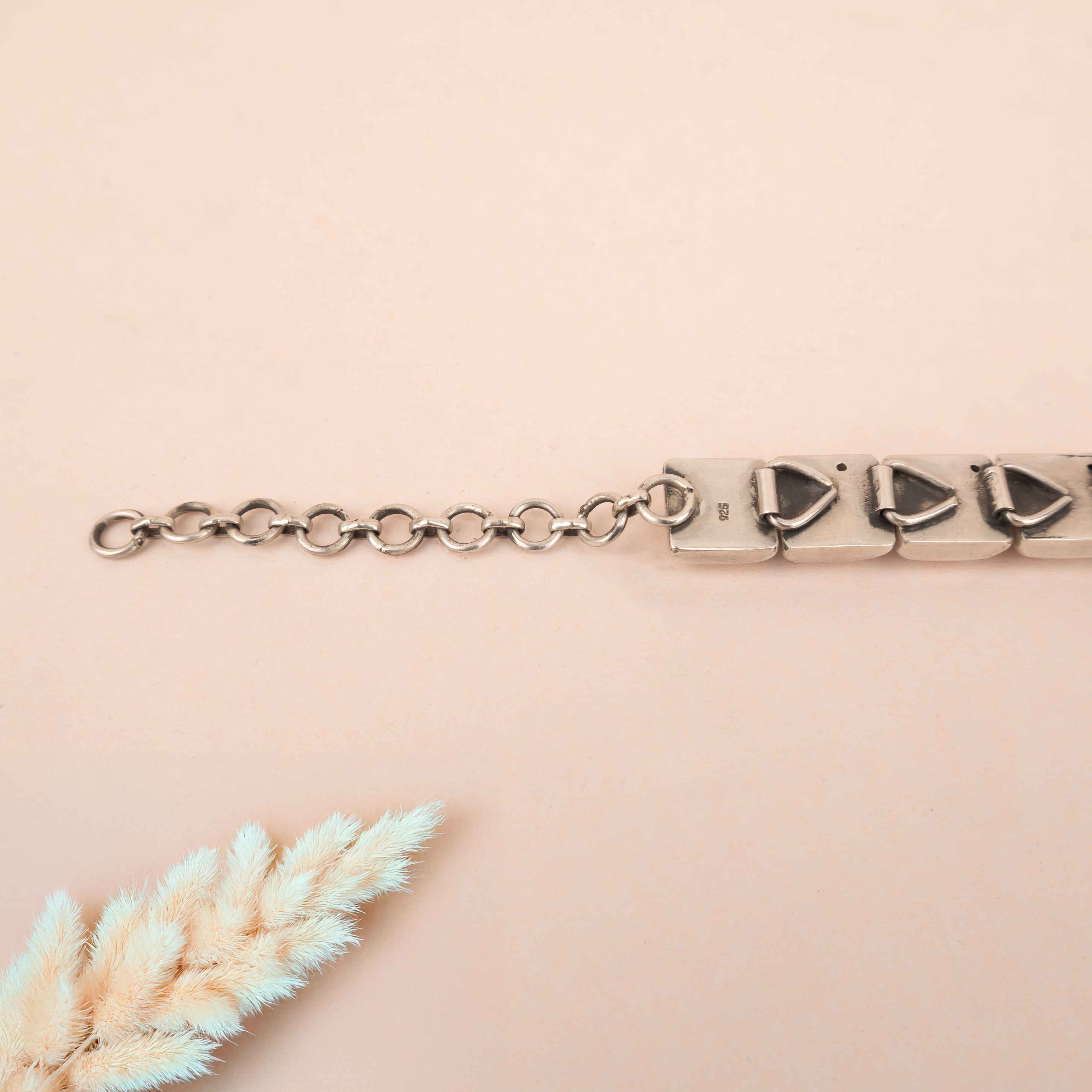 Moh Matte Tikdi Versatile Bracelet