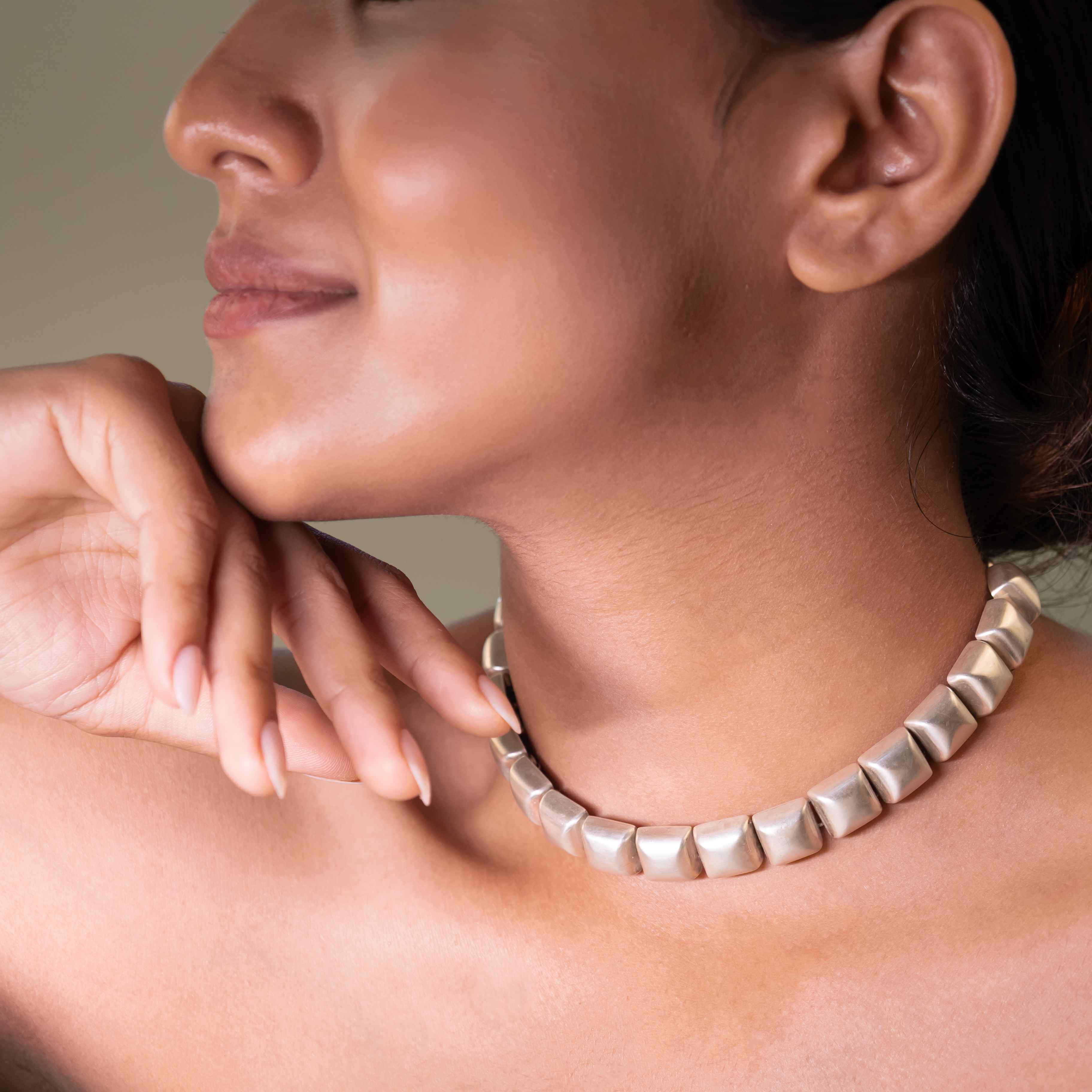 Moh Matte Tikdi Versatile Necklace