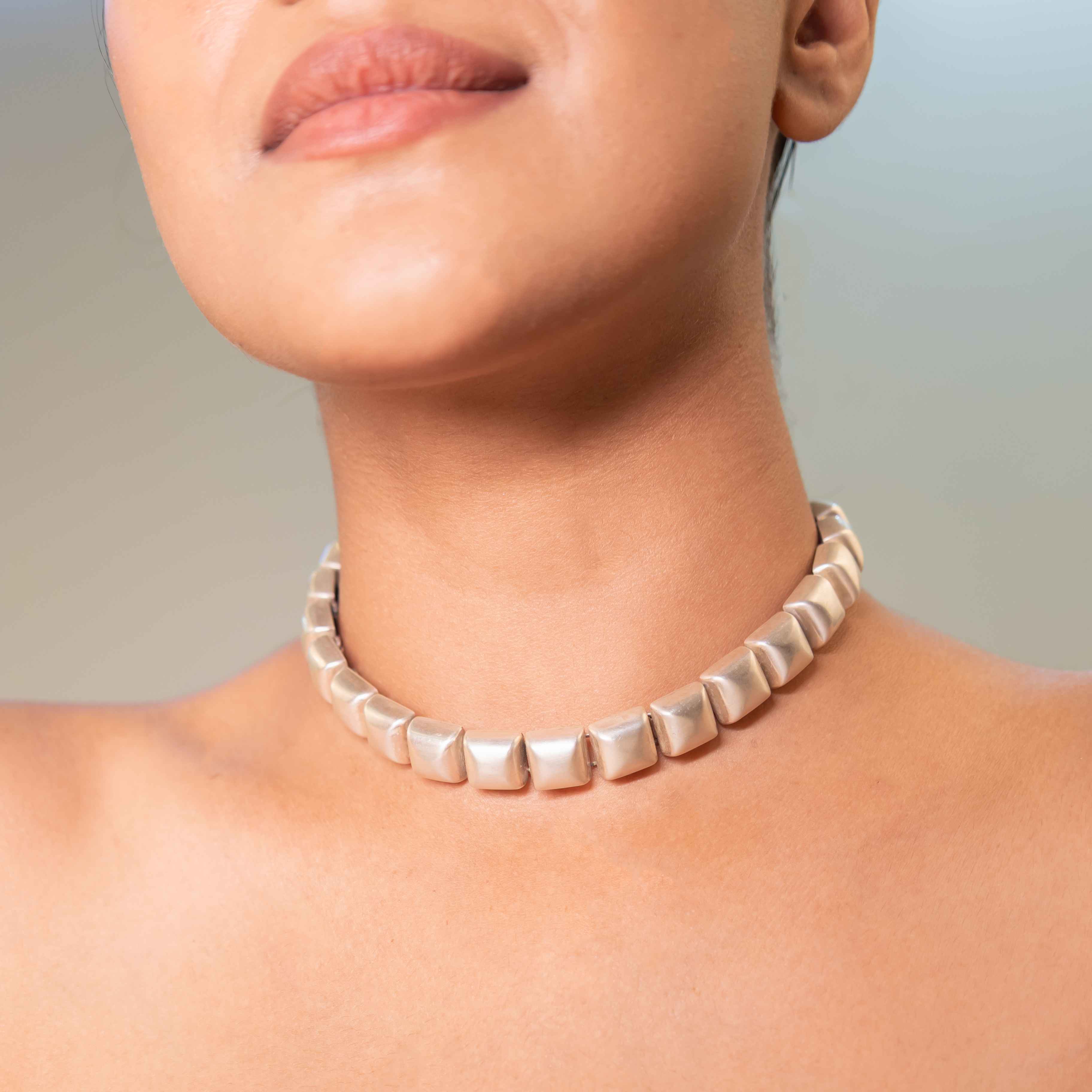 Moh_Matte_Tikdi_Versatile_Neck