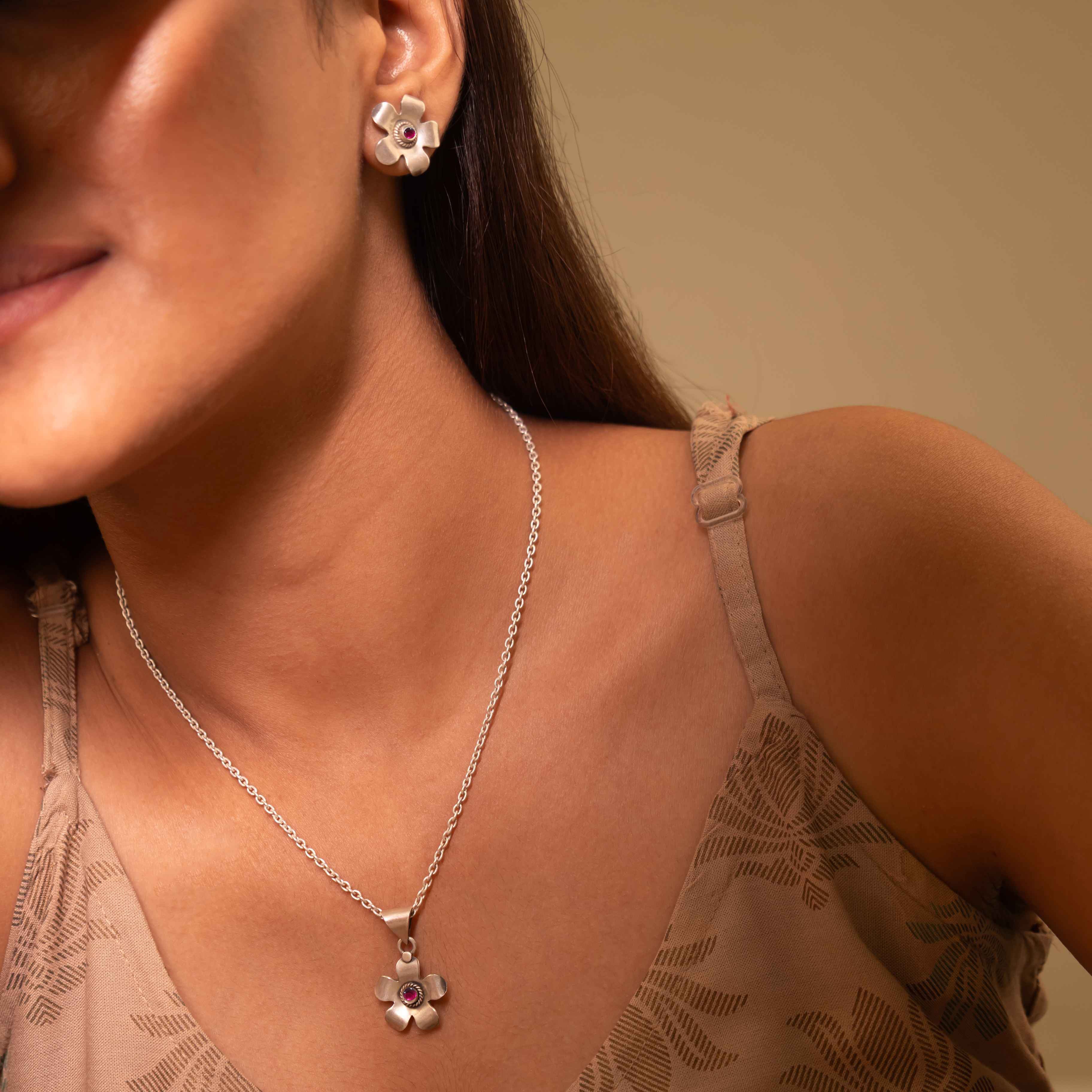 Moh Raani Stone Flower Necklace Set