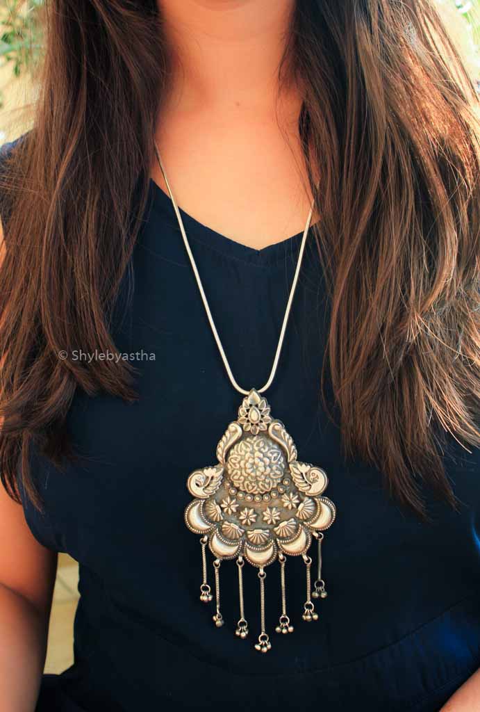 Dulari Finely Embossed Rich Art Pendant