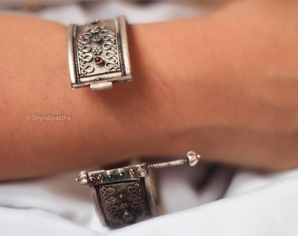 Tattva Embossed Jaipuri Art Kada