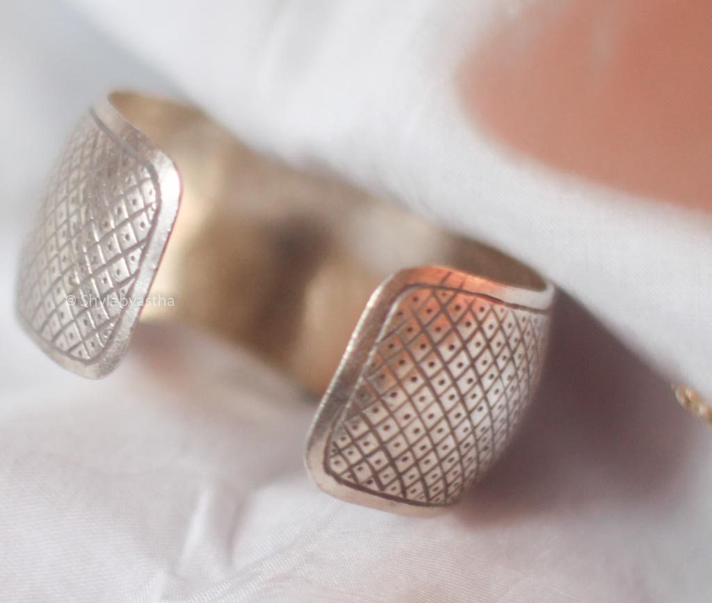 Adya Carved Elegant Kada