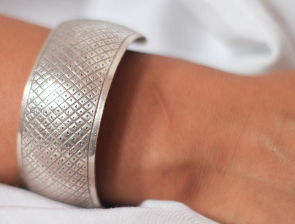 Adya Carved Elegant Kada