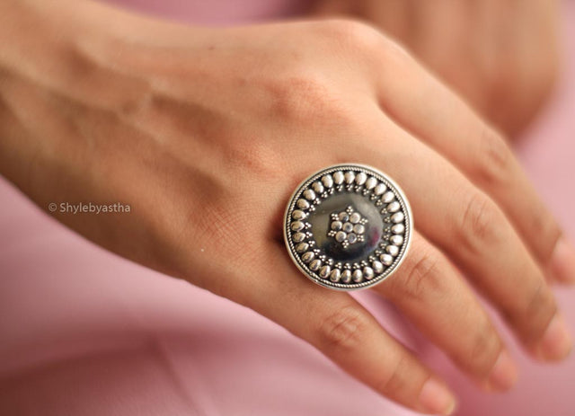 Adya Daana Art Ring