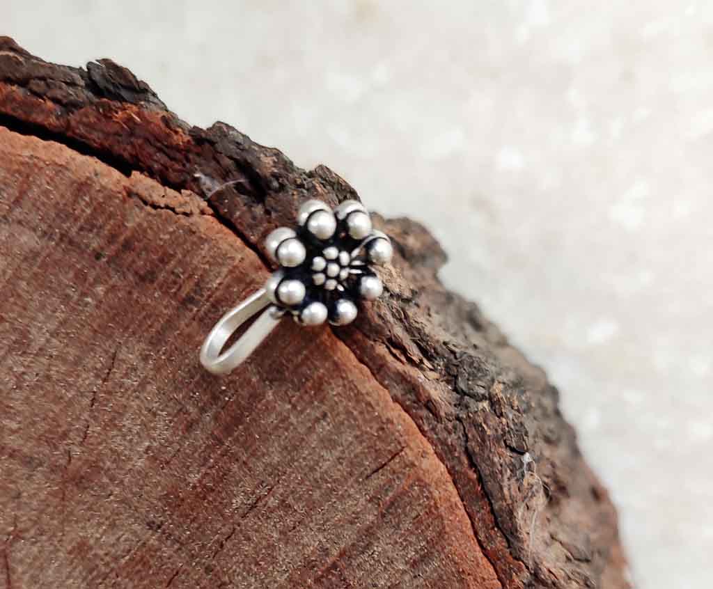 Adya Mini flower Clip On