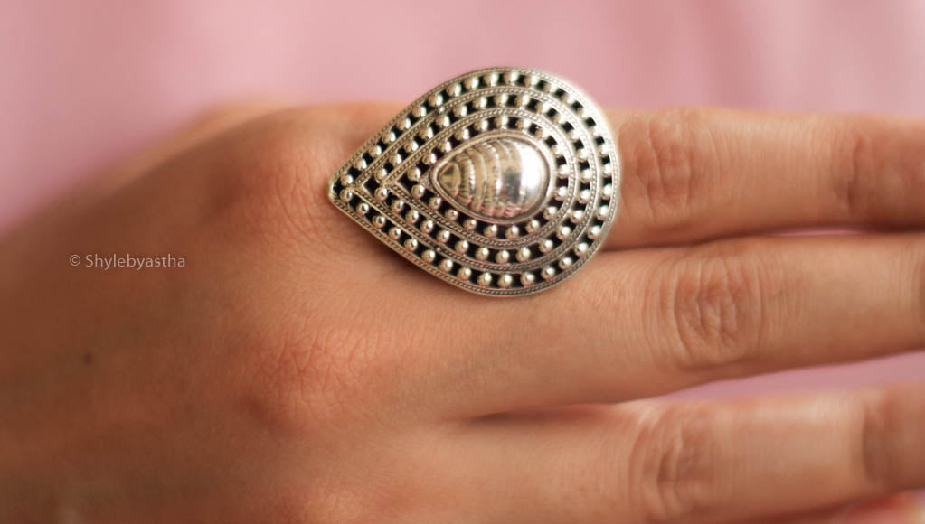 Moh Drop Embossed Ring