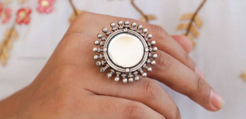Moh Vintage Mirror Spiked Embossed Ring