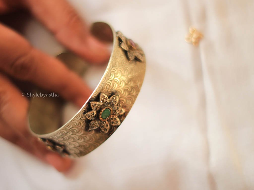 Essence Flower Embossed Kada