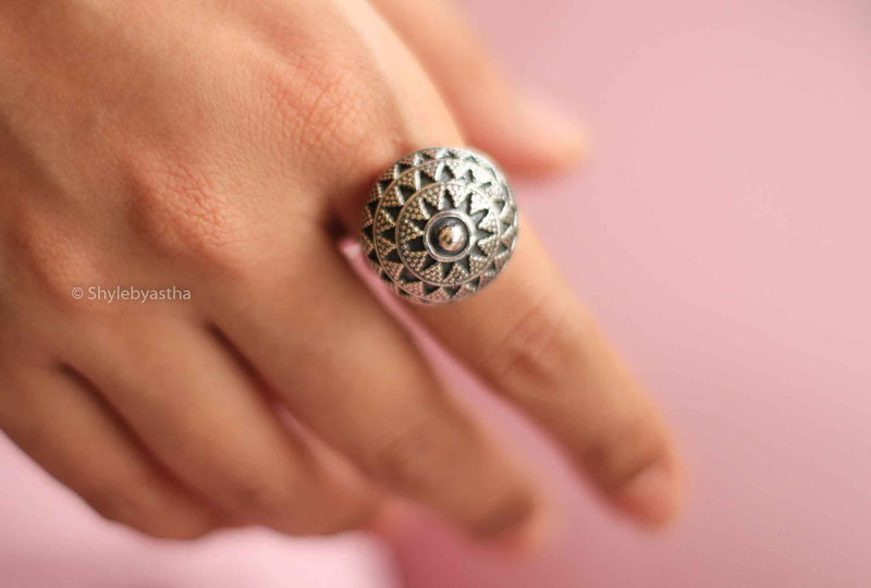 Moh Embossed Ring