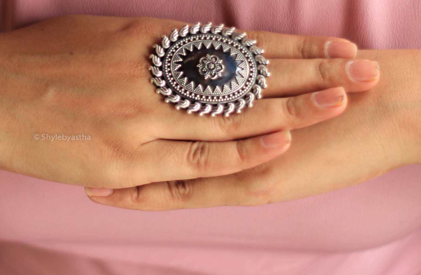 Anvaya Daana art Classic Ring