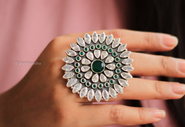 Essence Classic Zircon Emerald Jadau Ring