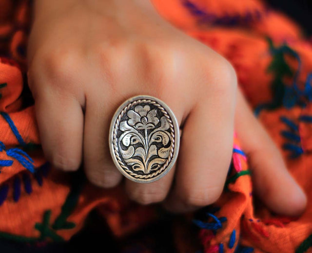 Moh Chitai Oval Floral Art Ring