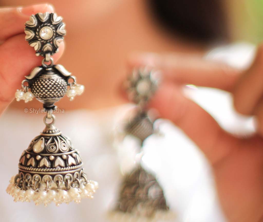 Dulari Finely Carved Embossed Jhumka