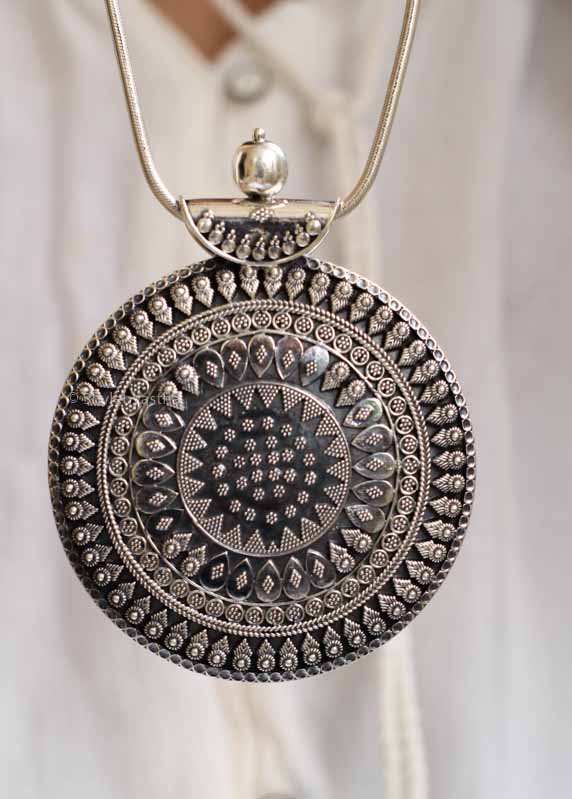 Anvaya Concentric Daana Art Pendant