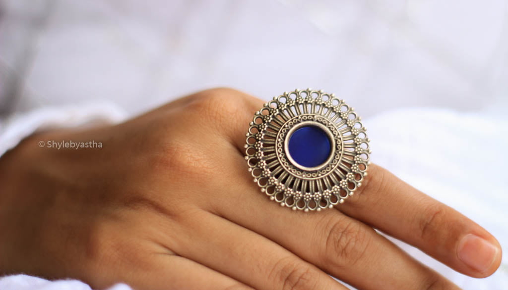 Dulari Embossed ring