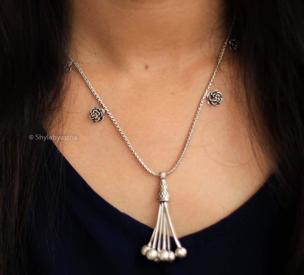 Moh Mini Flower Sequence Necklace