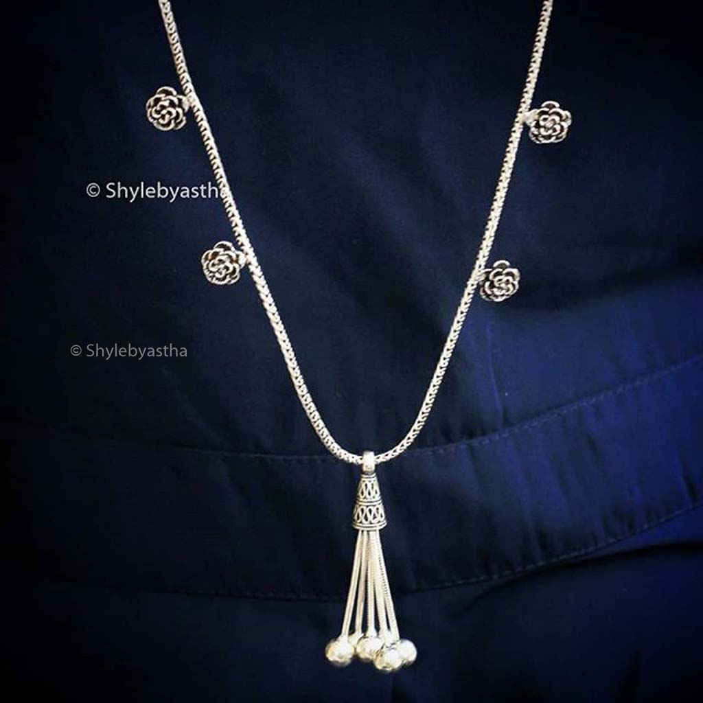 Moh Mini Flower Sequence Necklace