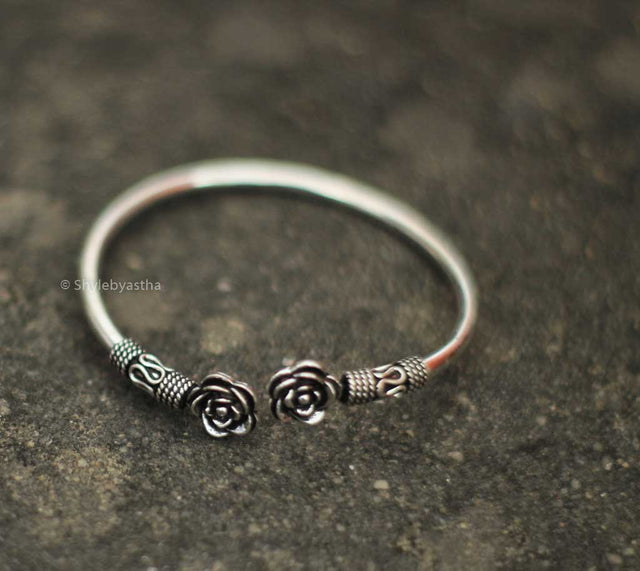 Adya Mini Flower Bracelet