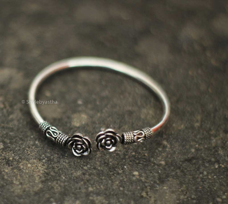 Adya Mini Flower Bracelet