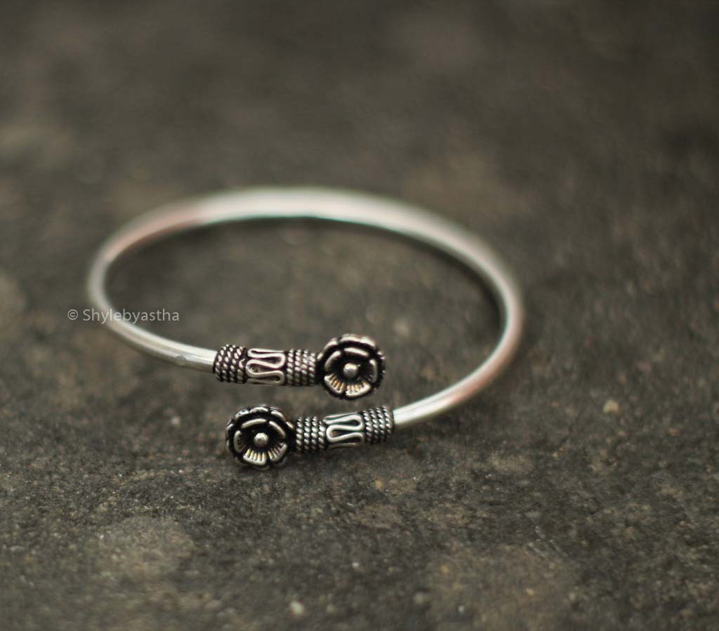 Adya Mini Flower Bracelet