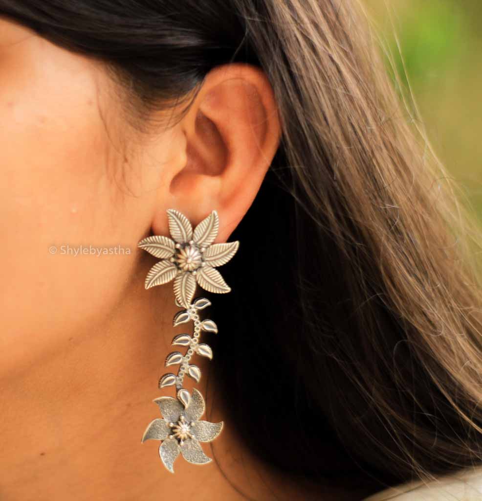 Qurbat Flower Leaf Art