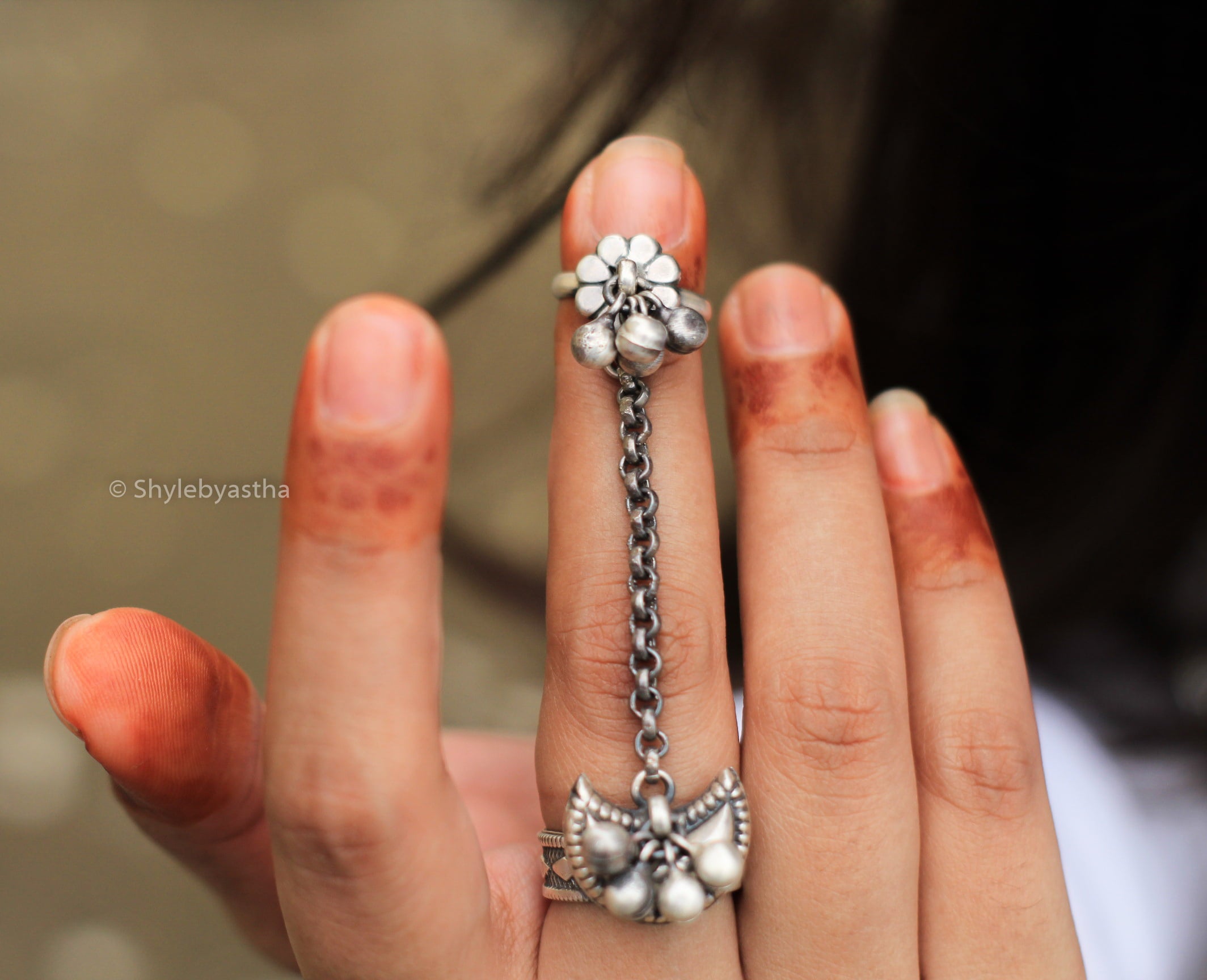 Moh Quirky Dual Chained Ring
