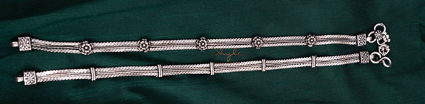 Anvaya Flower Embossed Stacked Anklet Pair
