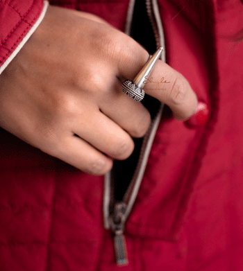 Moh Daana Detailed Motif Tapered Quirky Ring
