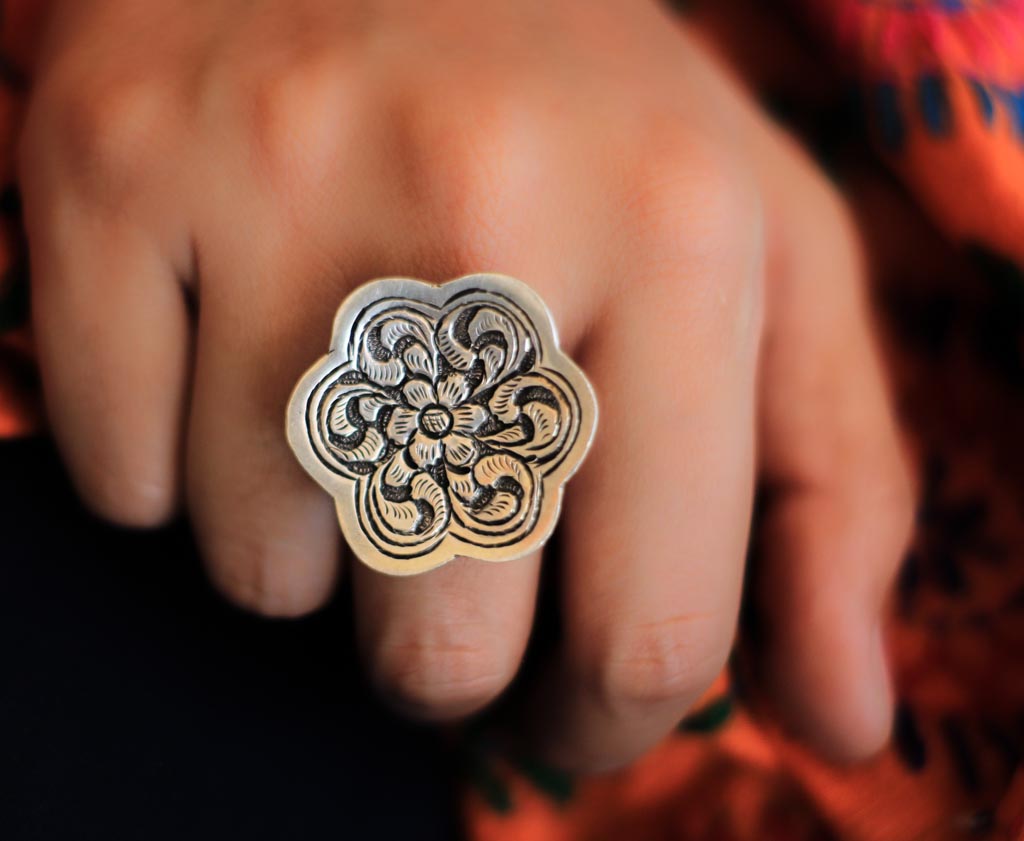 Moh Chitai Flower Shape Ring