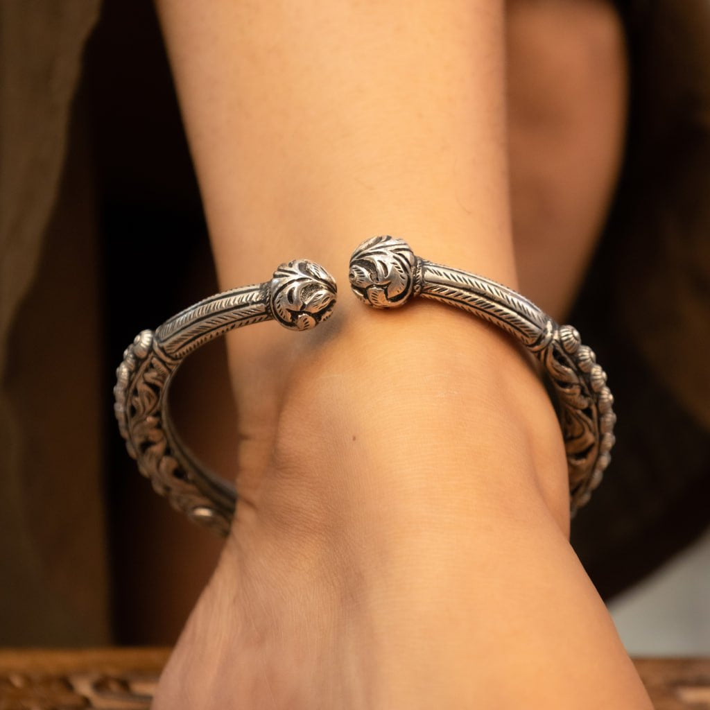 Tattva Chitai Carved Statement Ankle Kada