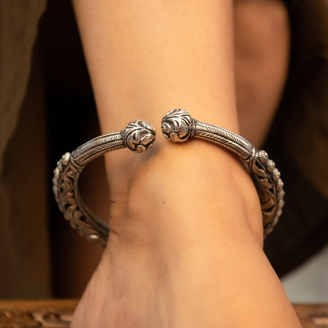 Tattva Chitai Carved Statement Ankle Kada