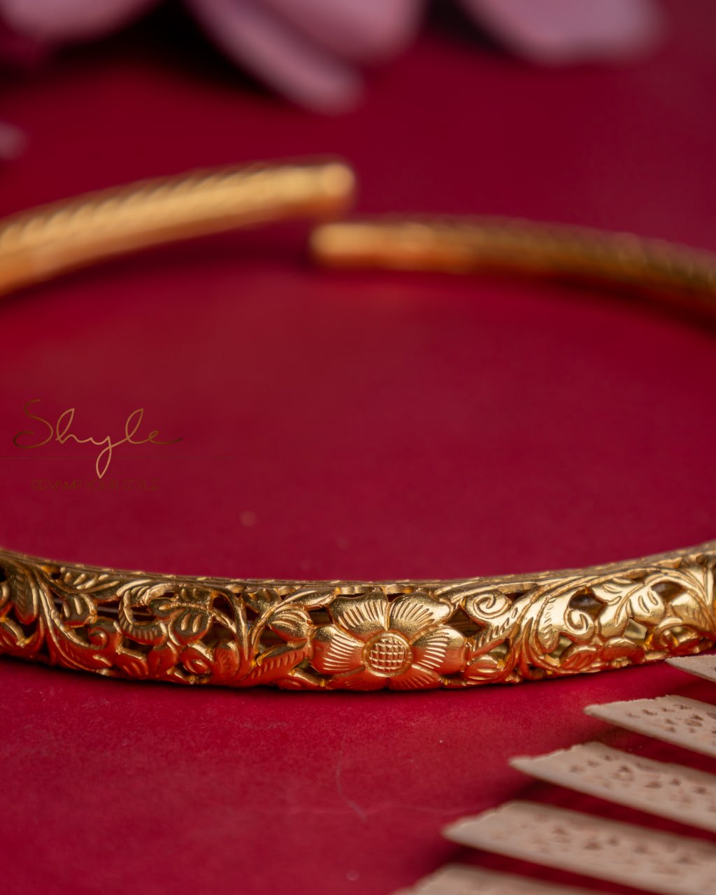 Tattva Chitai Flora Gold Carved Hasli