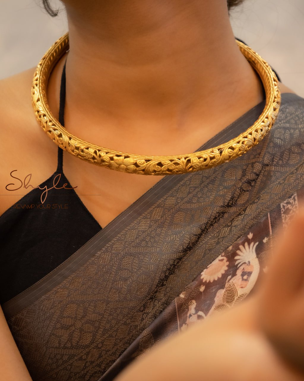 Tattva Chitai Flora Gold Carved Hasli