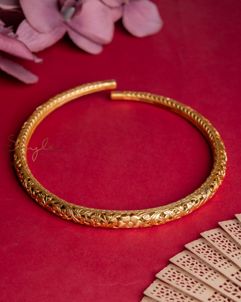 Tattva Chitai Flora Gold Carved Hasli