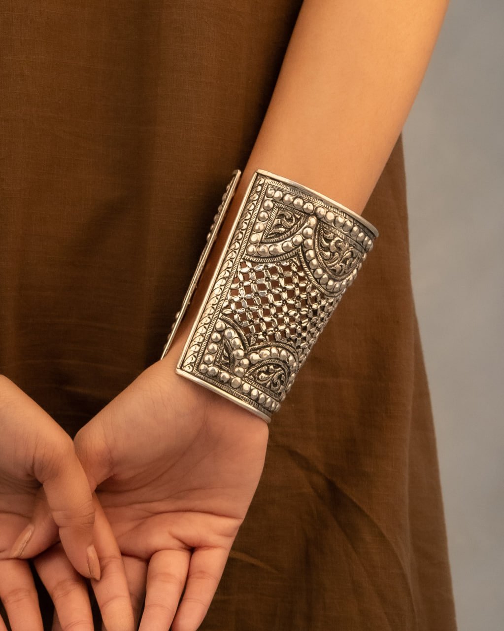 Tattva Classic Jali Chitai Detailed Statement Kada