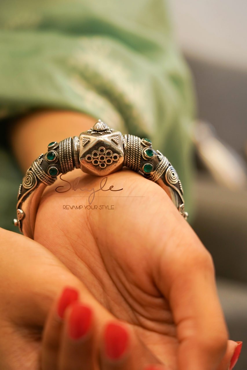 Tattva Vintage Inspired Jadau Classic Kada