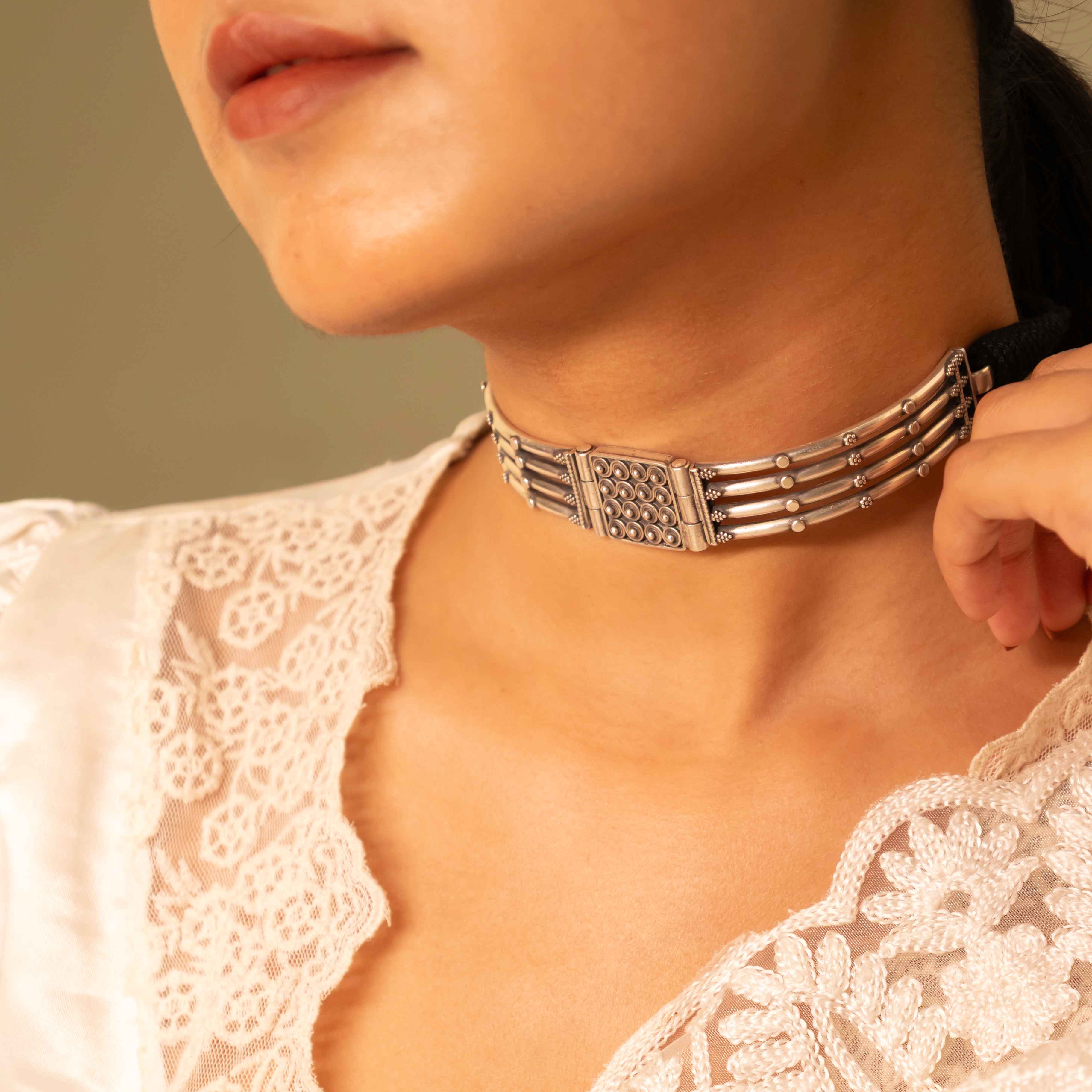Tattva Vintage Inspired Classic Line Sequence Choker