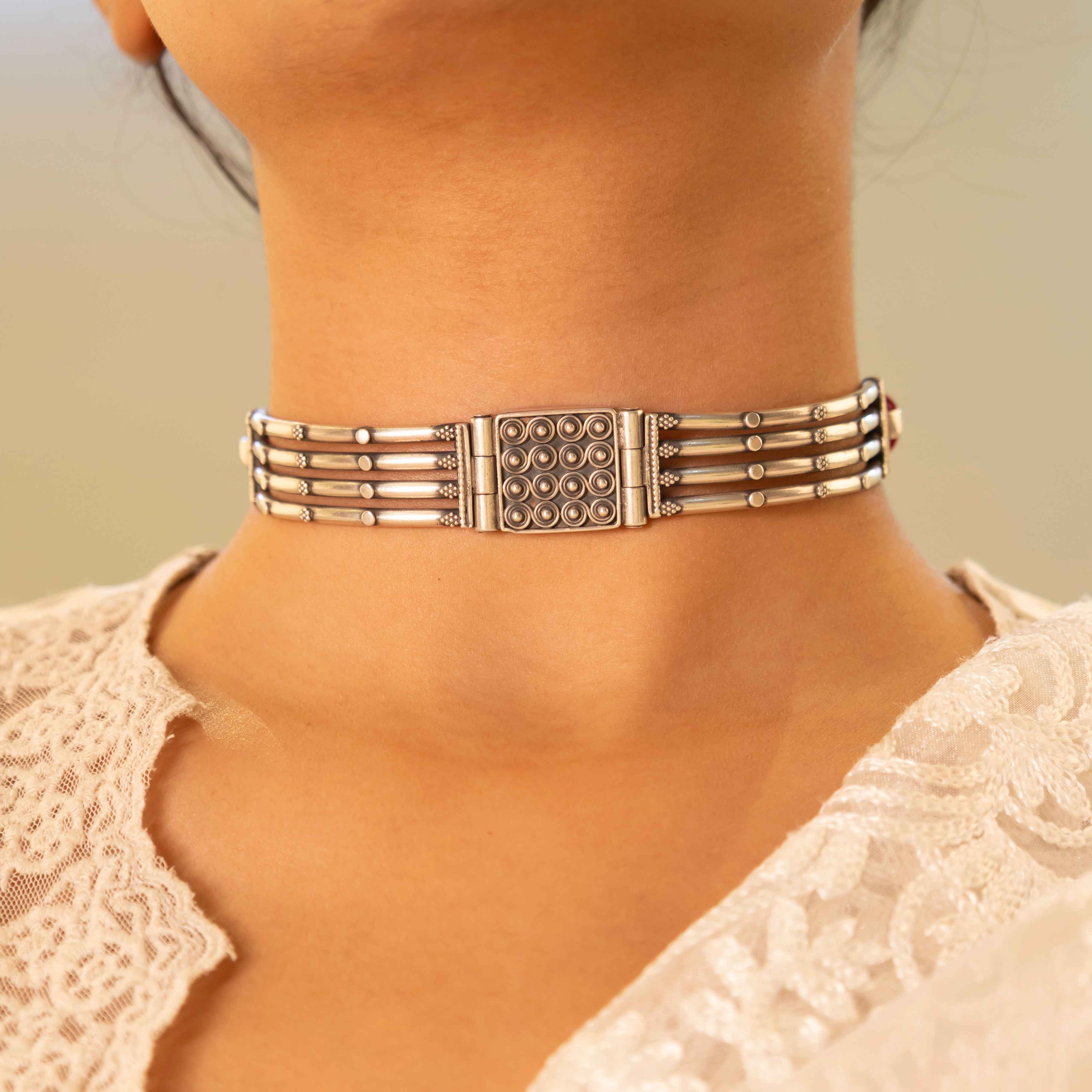 Tattva Vintage Inspired Classic Line Sequence Choker