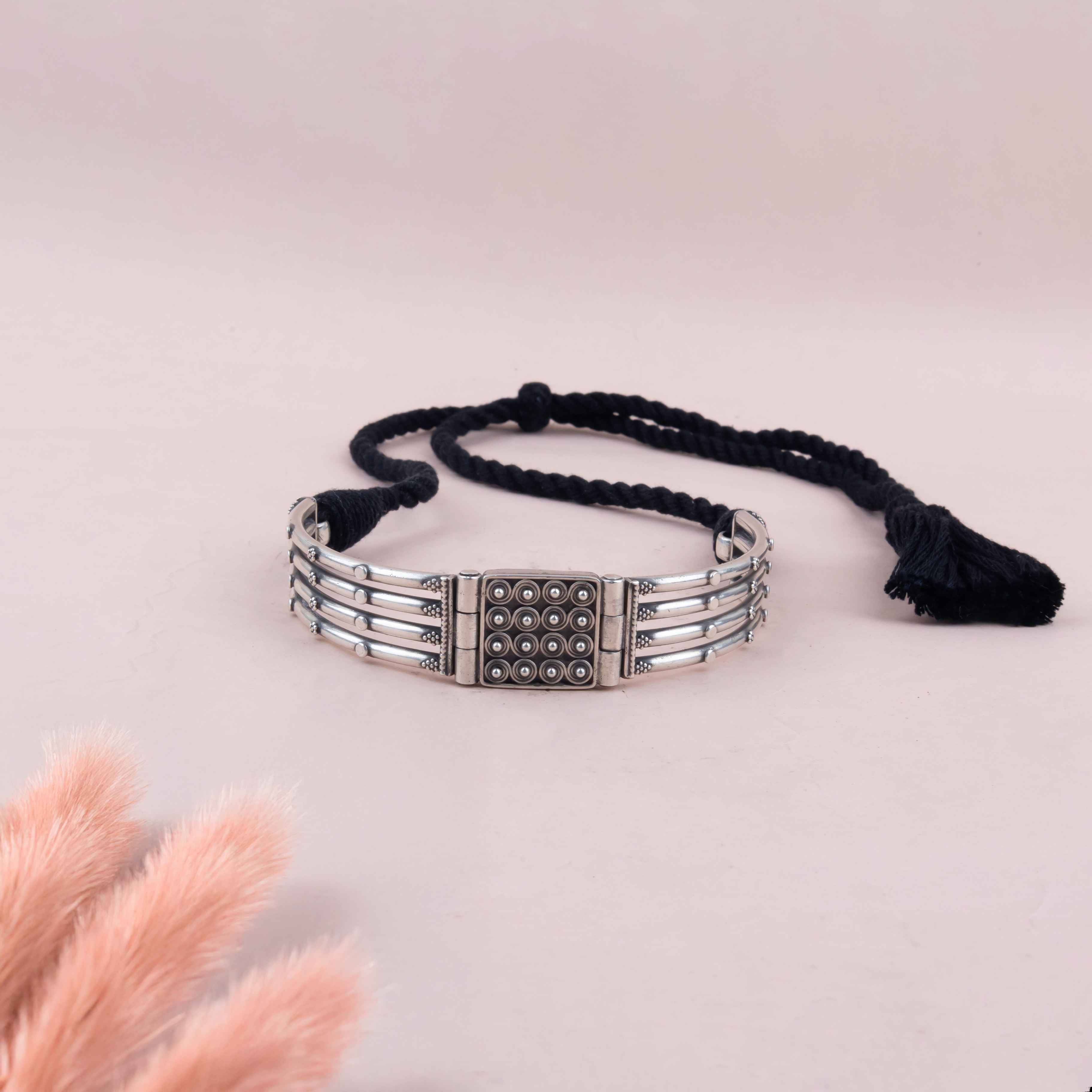 Tattva Vintage Inspired Classic Line Sequence Choker
