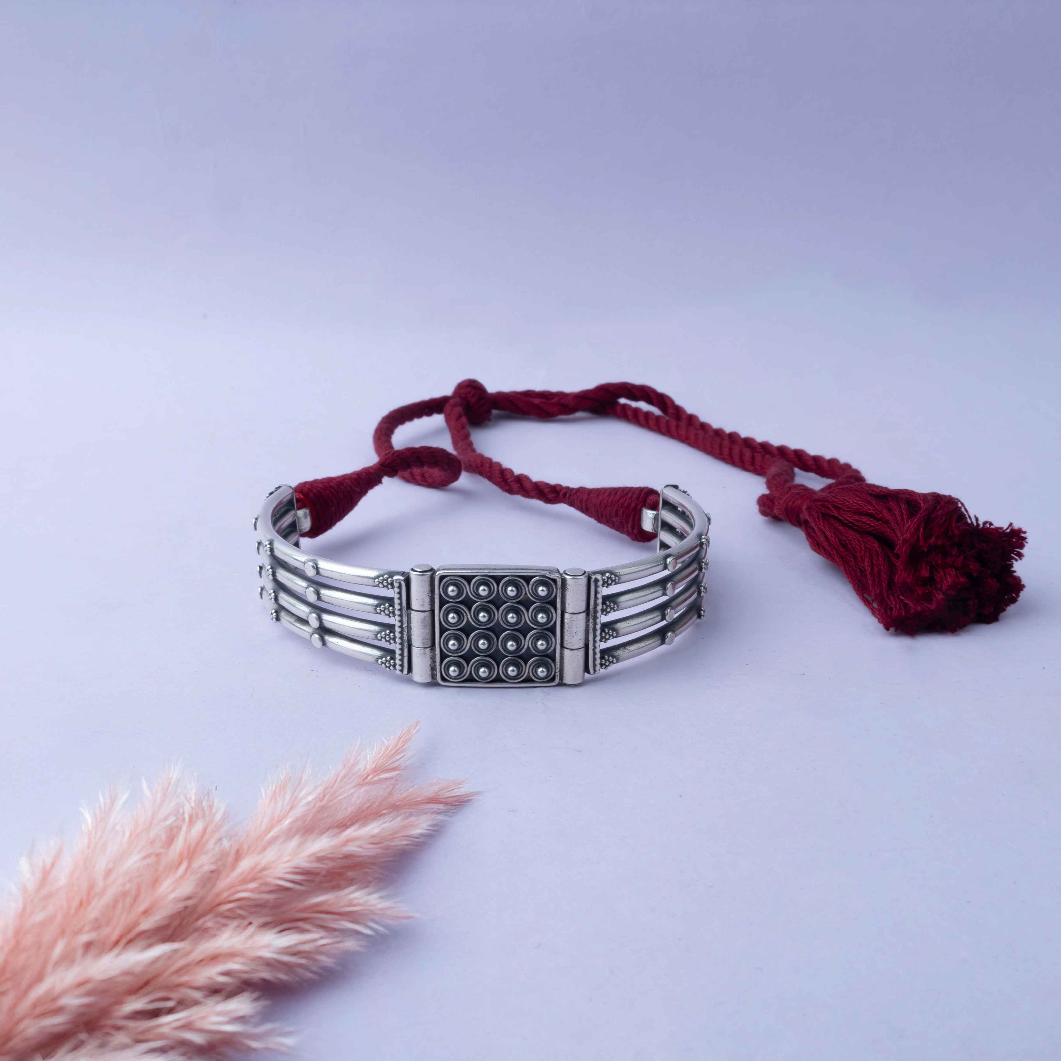 Tattva Vintage Inspired Classic Line Sequence Choker