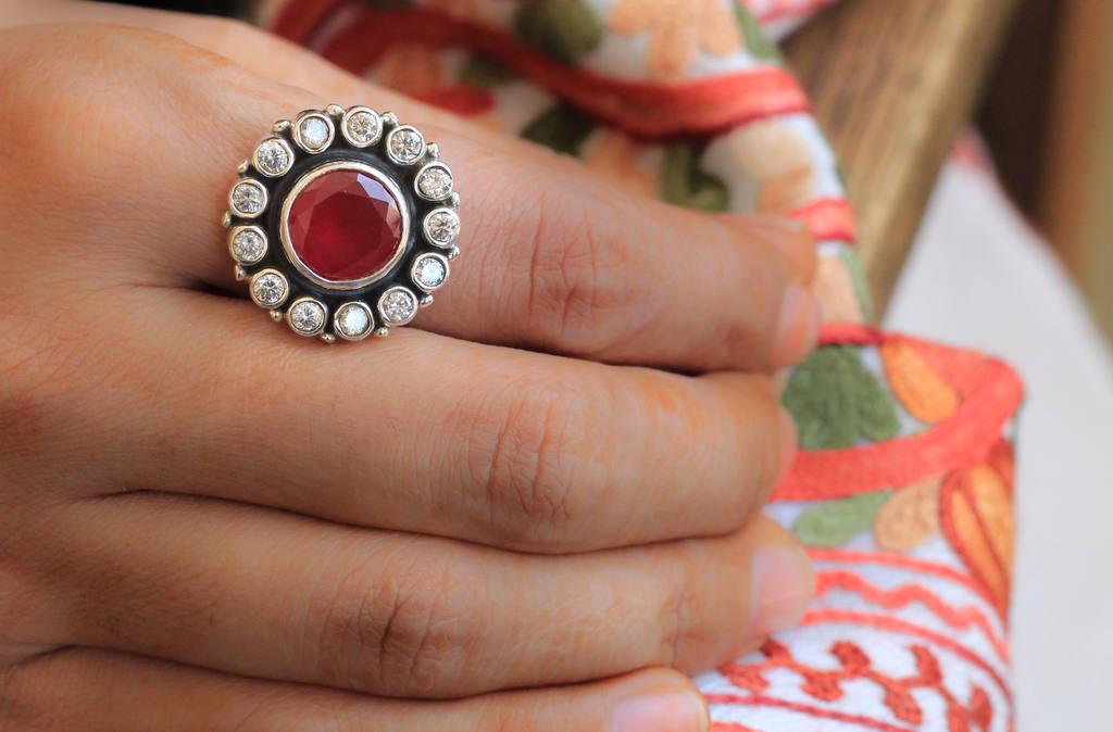 Essence Jadau Scintillating Ring model