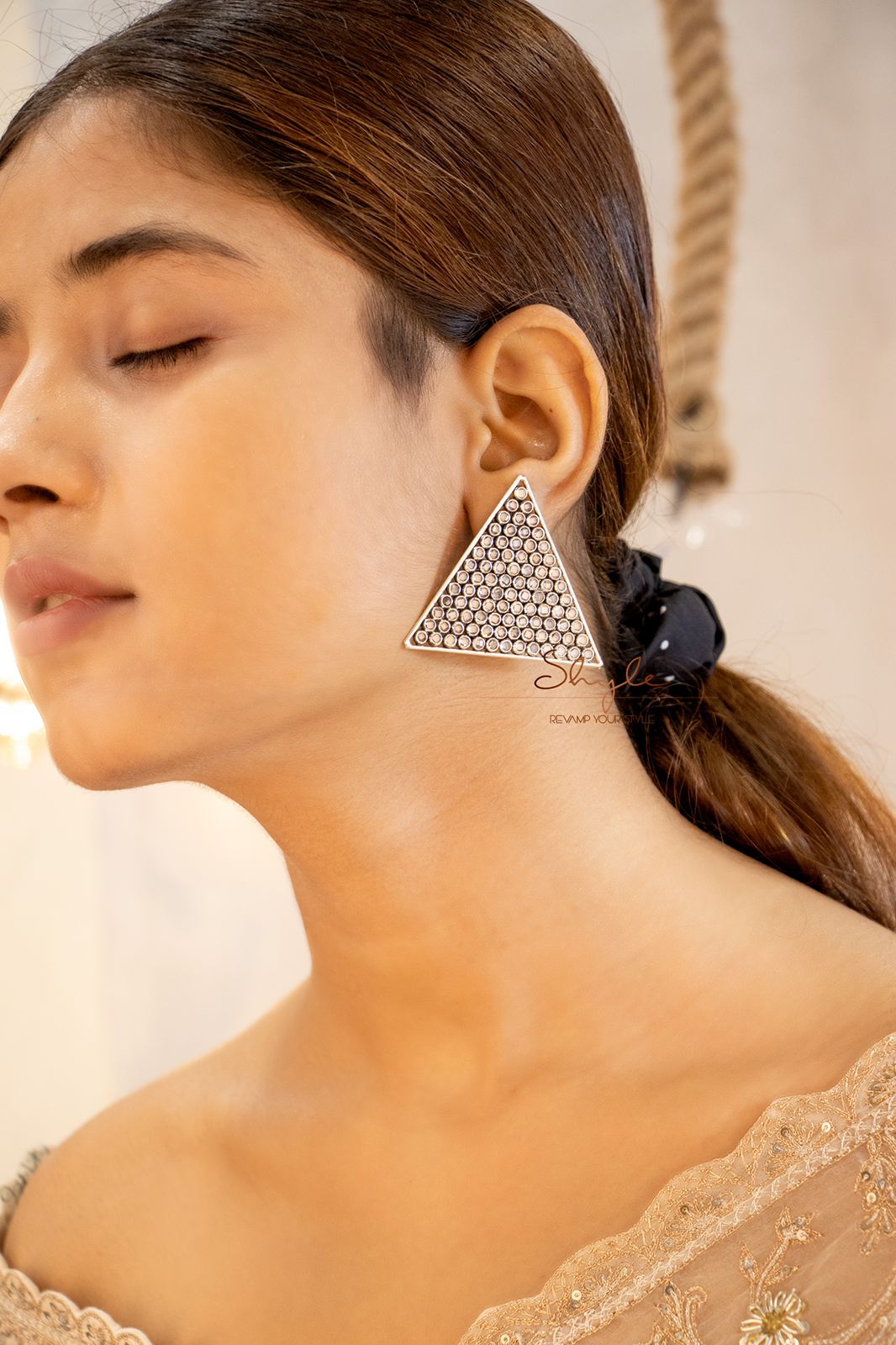 Essence Scintillating Triangle Classic Stud Earring