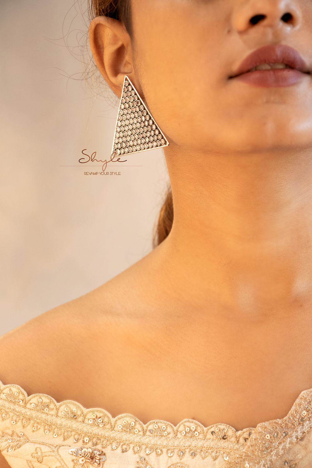 Essence Scintillating Triangle Classic Stud Earring