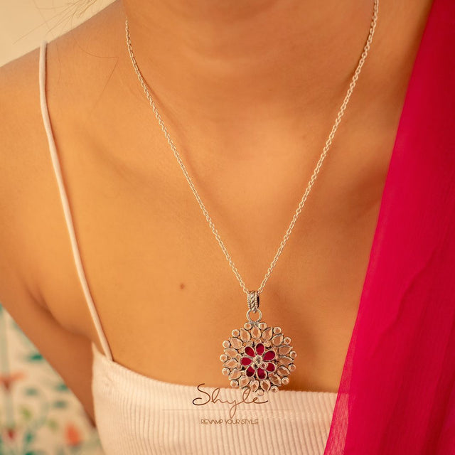 Essence Fine Scintillating Flower Necklace