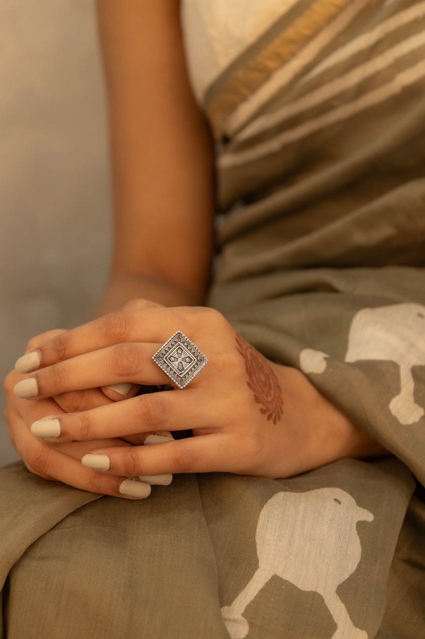 Adya Daana Detailed Ring