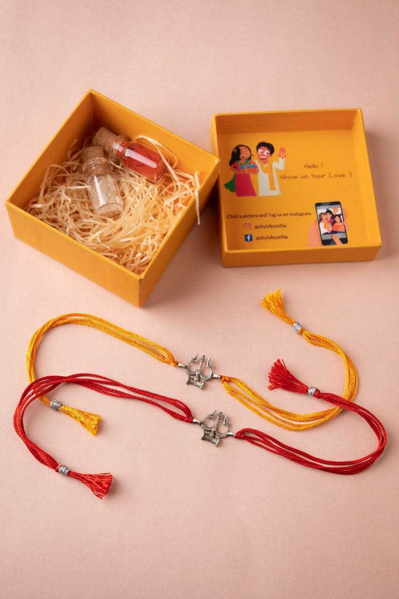 925 pure silver intricate Shiva trishul rakhi, additional detail