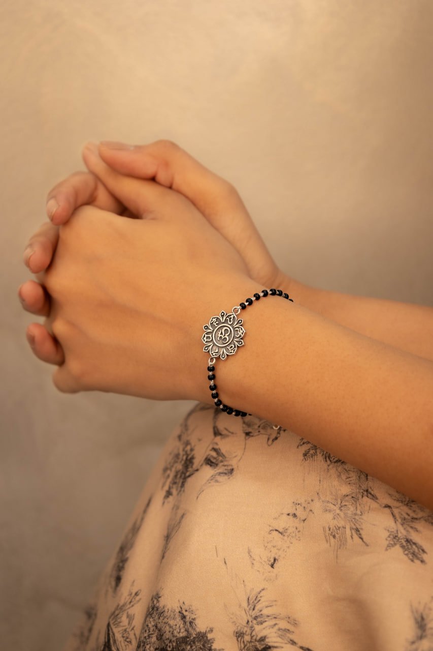 Anvaya Om Yantra Mangalsutra